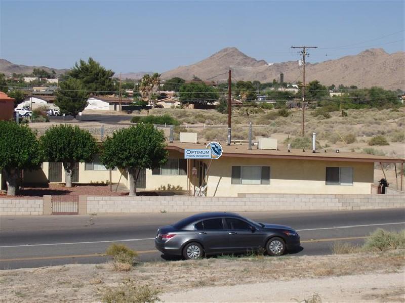2-bedroom Apple Valley Apartments with Carport - Cable TV Included 3